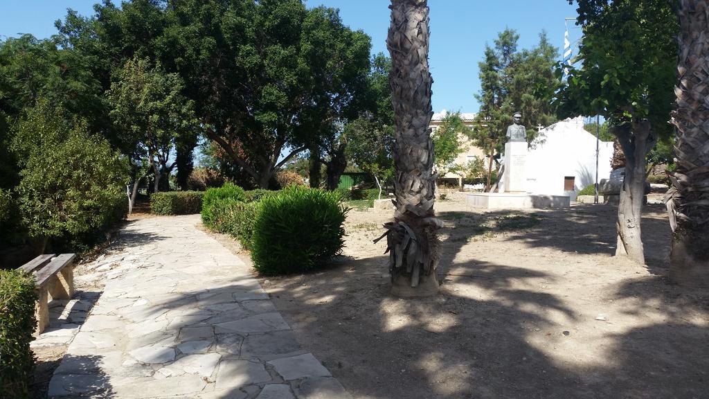 Faneromeni Court Apartment Paphos ภายนอก รูปภาพ