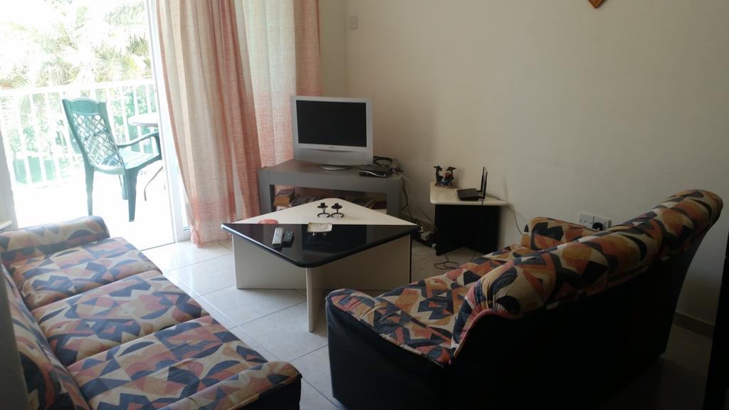 Faneromeni Court Apartment Paphos ภายนอก รูปภาพ
