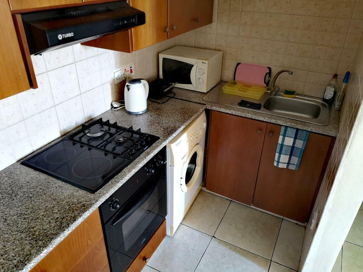 Faneromeni Court Apartment Paphos ภายนอก รูปภาพ