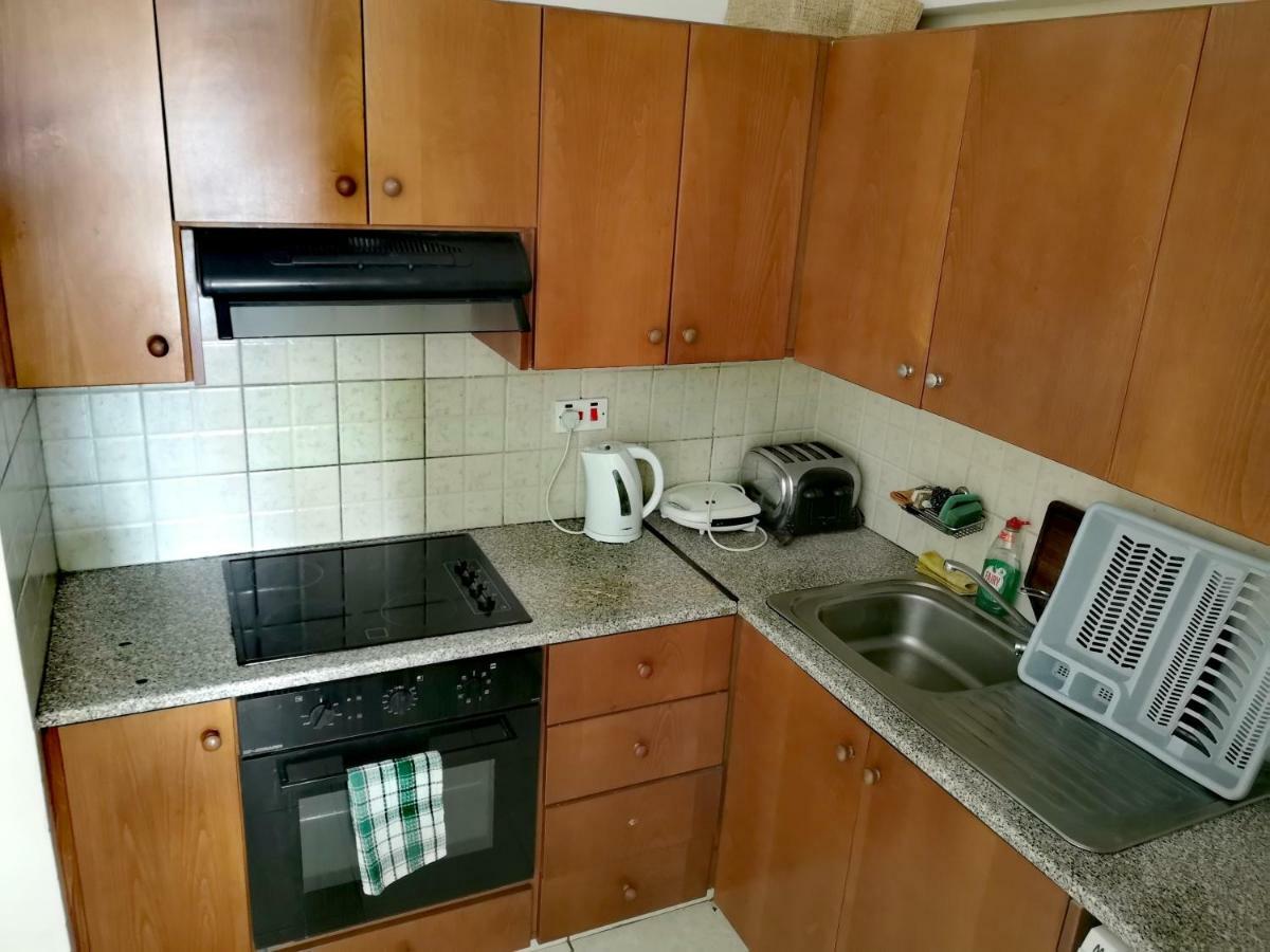 Faneromeni Court Apartment Paphos ภายนอก รูปภาพ