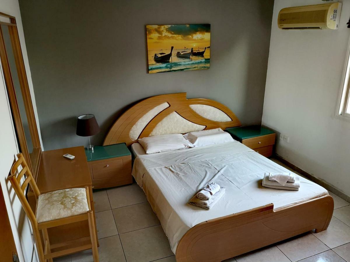 Faneromeni Court Apartment Paphos ภายนอก รูปภาพ
