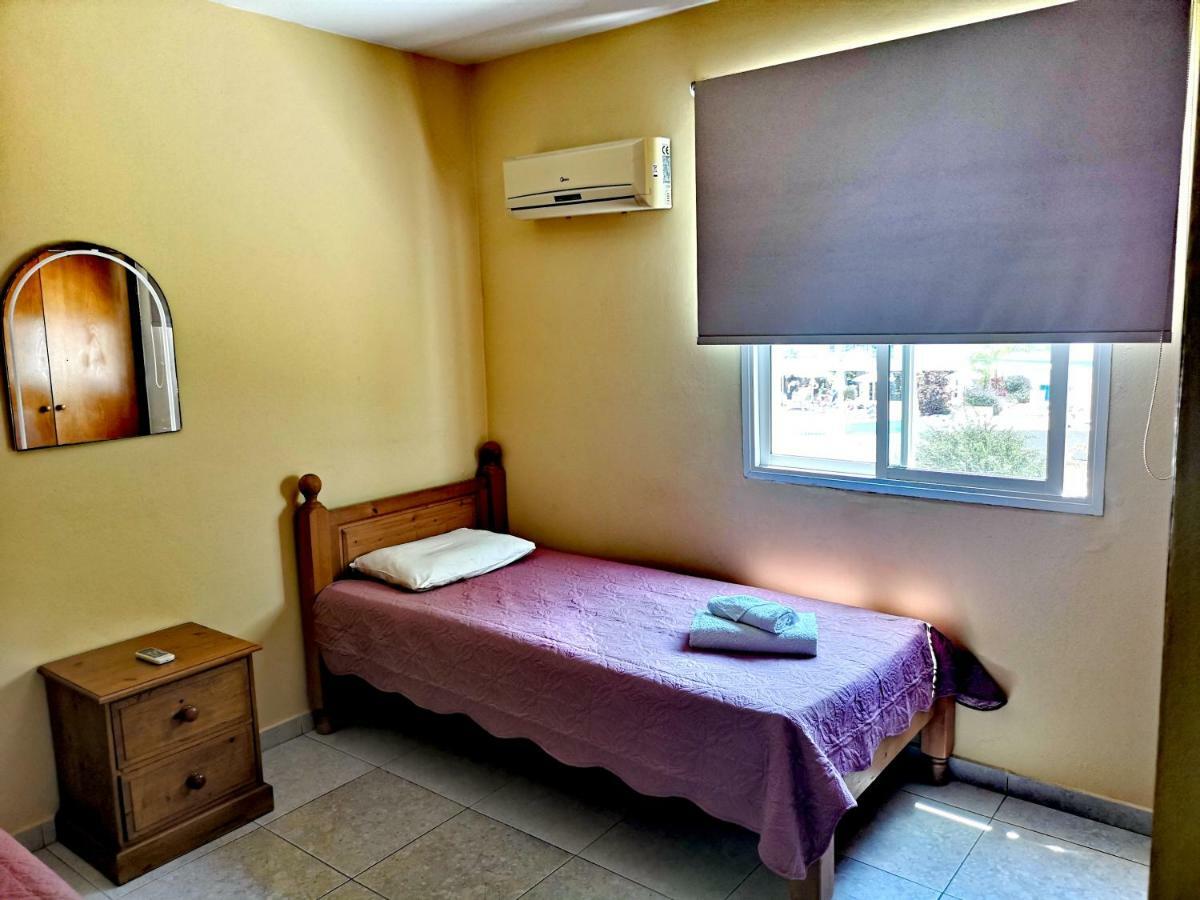 Faneromeni Court Apartment Paphos ภายนอก รูปภาพ