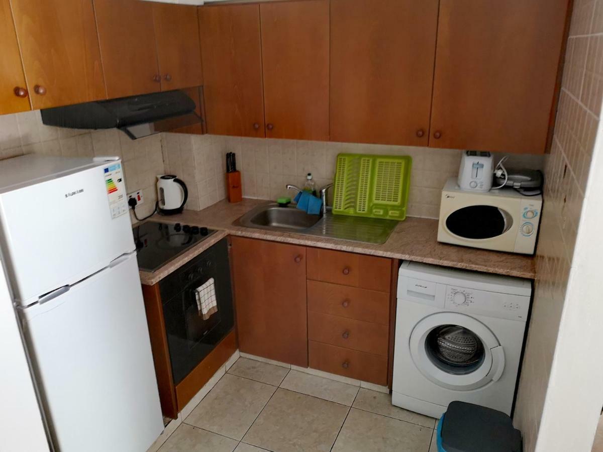 Faneromeni Court Apartment Paphos ภายนอก รูปภาพ