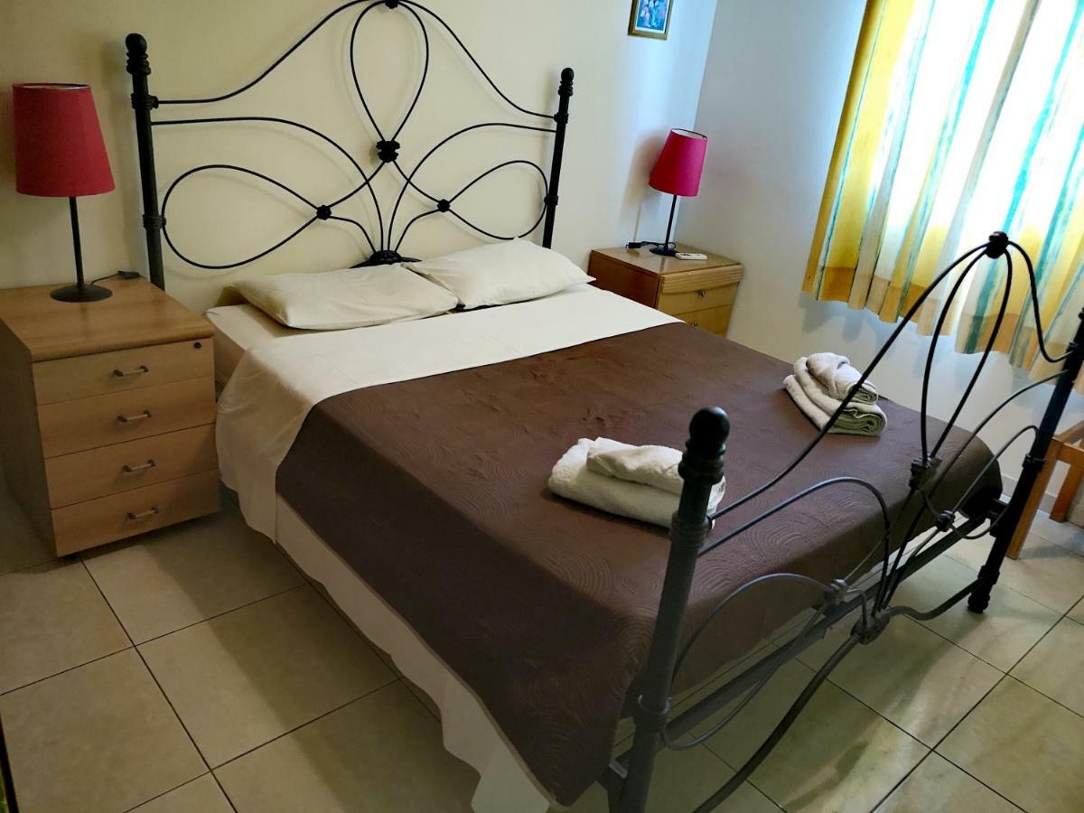 Faneromeni Court Apartment Paphos ภายนอก รูปภาพ